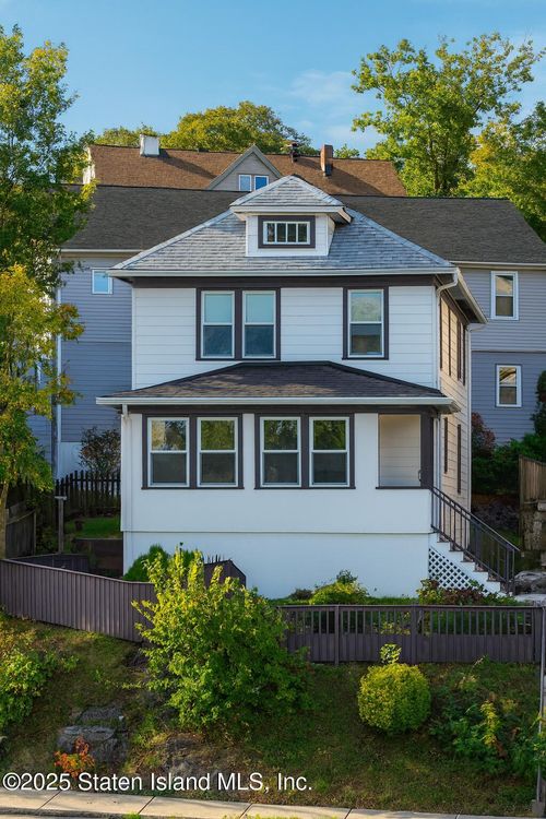 416 Westervelt Ave, Staten Island, NY, 10301-2327 | Card Image