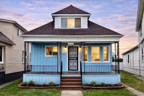 11334 Klinger St, Hamtramck, MI, 48212-3158 | Card Image