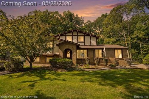 6884 Aeroview St, West Bloomfield, MI, 48324-2606 | Card Image