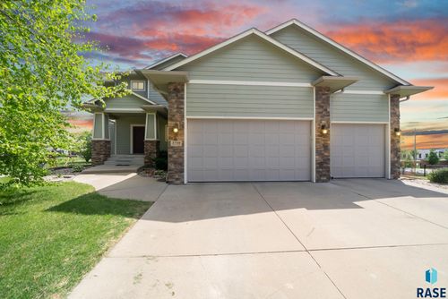 3708 E Wakefield Cir, Sioux Falls, SD, 57103-6680 | Card Image