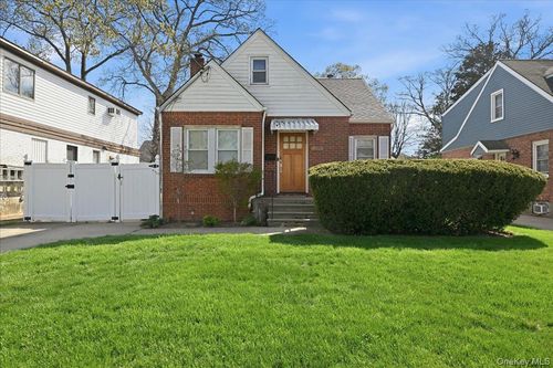 450 Linden Street, Hempstead, NY, 11552 | Card Image