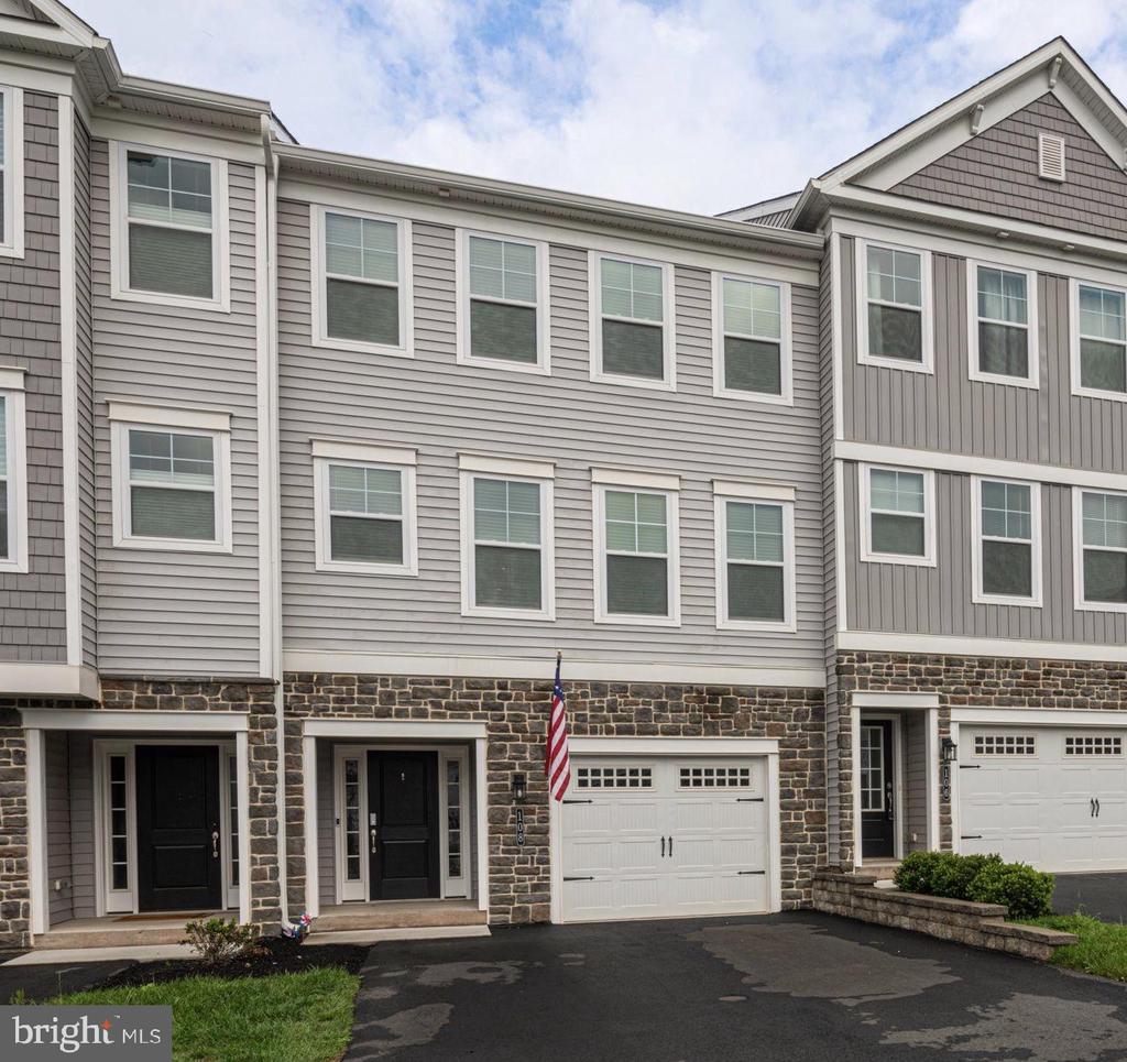 Harland Ave, Royersford, PA 19468