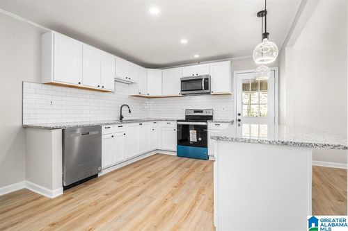 8211 Baker Ave, LEEDS, AL, 35094-5818 | Card Image