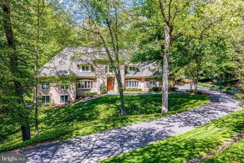 2402 Oakmont Ct, OAKTON, VA, 22124-1000 | Card Image