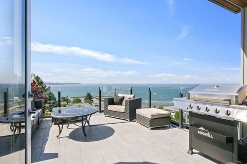 15095 Royal Ave, White Rock, BC, V4B1M1 | Card Image