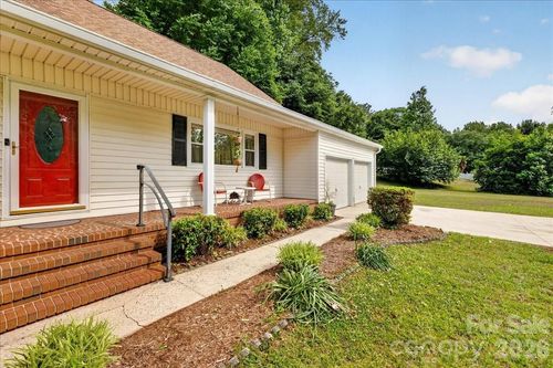 1303 Wildwood Dr, Kannapolis, NC, 28081-5833 | Card Image