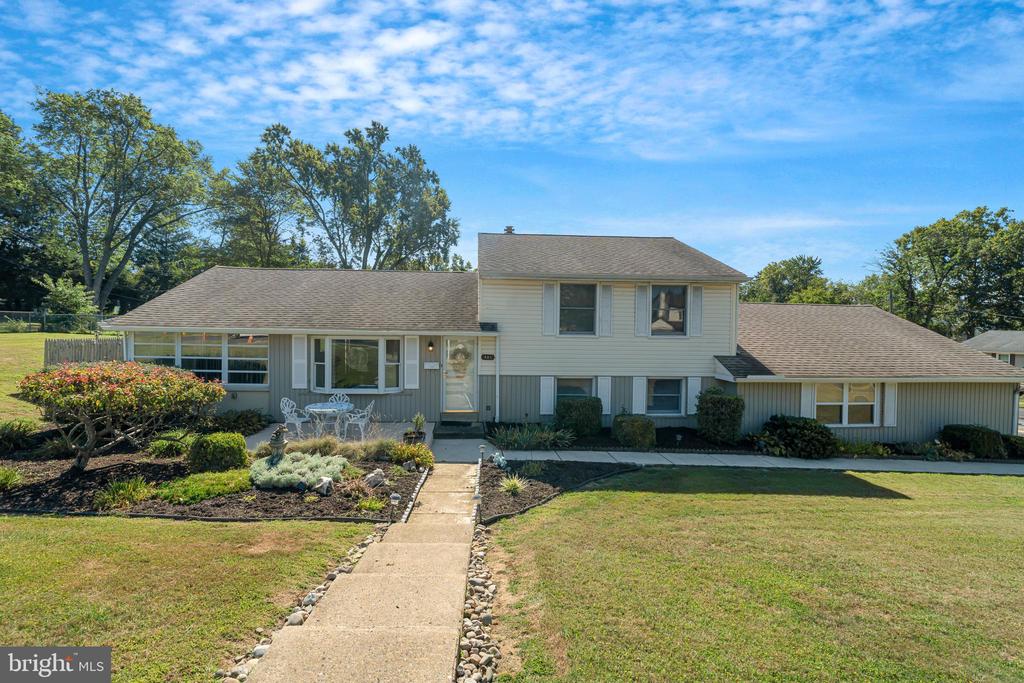 Cambridge Rd, Brookhaven, PA 19015
