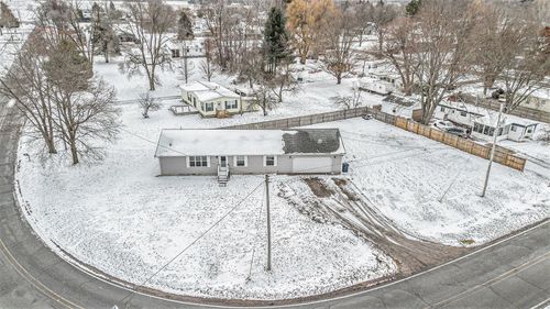 820 Emory St, Howard City, MI, 49329-9430 | Card Image