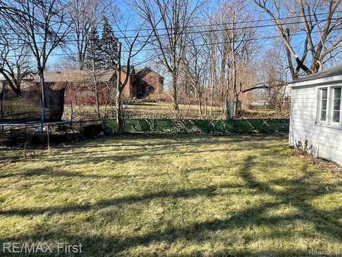 8236 Margaret St, Taylor, MI, 48180-2765 | Card Image