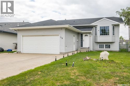 19 Mooney Pl, Prince Albert, SK, S6V8C4 | Card Image