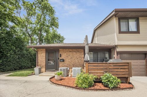 c-8334 Portsmouth Dr, Darien, IL, 60561-8528 | Card Image