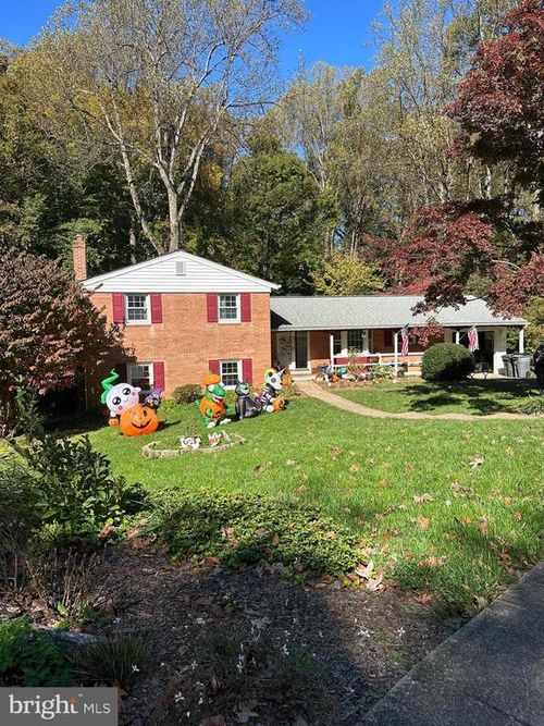 8952 Falling Creek Ct, ANNANDALE, VA, 22003-4108 | Card Image