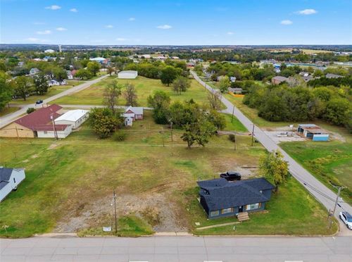 111 E Main St, Stroud, OK, 74079-4259 | Card Image