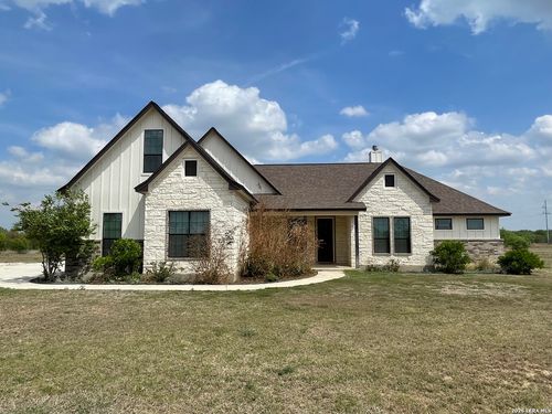 18 Valley Vw, Uvalde, TX, 78801-4036 | Card Image