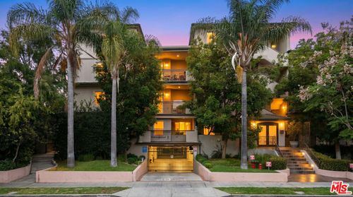 201-8121 N Norton Ave, Los Angeles, CA, 90004-3914 | Card Image