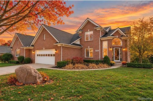 10244 Cornerstone Dr, Washington Township, MI, 48095-2924 | Card Image