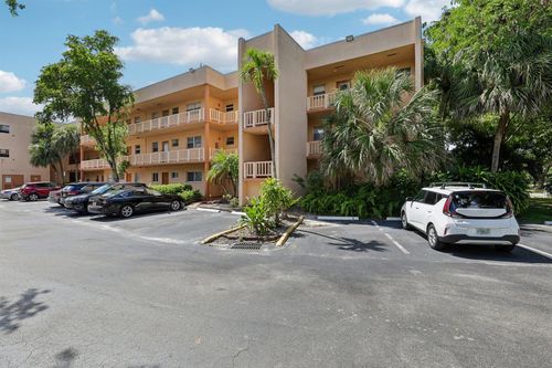 303-8400 Lagos De Campo Blvd, Tamarac, FL, 33321-3720 | Card Image