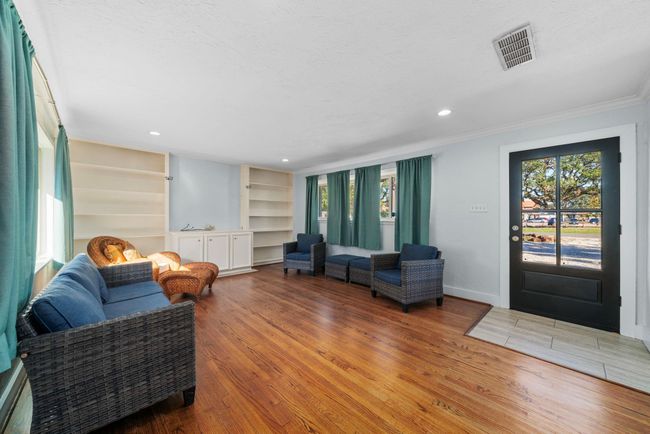 1723 Campbell Rd, House other with 3 bedrooms, 3 bathrooms and 1 parking in Houston TX | Image 4
