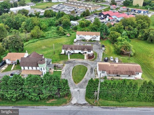 8831 Gap Newport Pike, AVONDALE, PA, 19311-9512 | Card Image