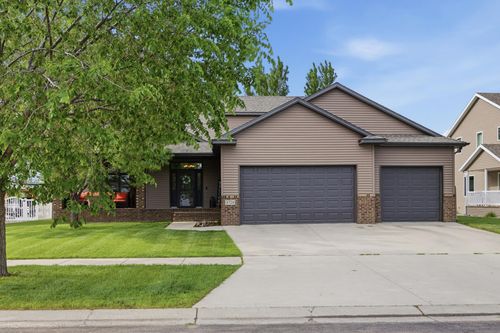 4724 Lavonne Ct S, Fargo, ND, 58104-6038 | Card Image