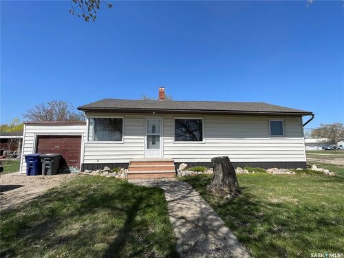 104 1st Ave W, Coleville, SK, S0L1S2 | Card Image
