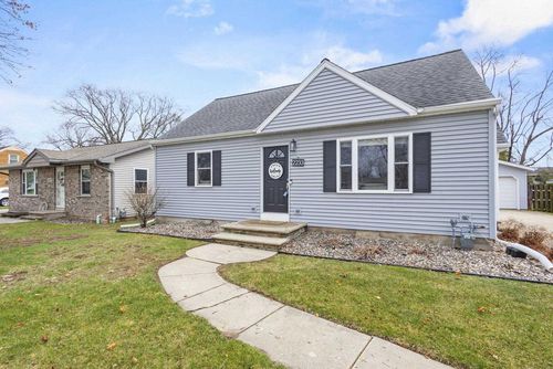 2233 Magnolia Lane, Ashwaubenon, WI, 54304 | Card Image