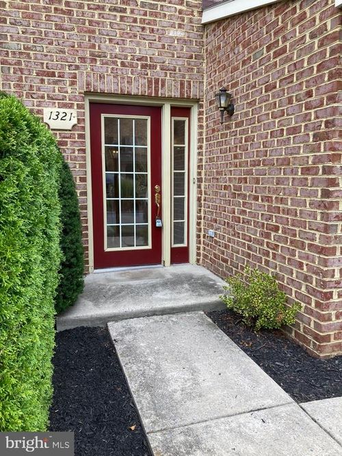 1321 Lindsay Ln, HAGERSTOWN, MD, 21742-4614 | Card Image