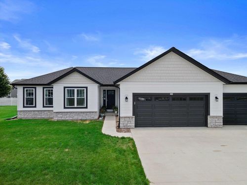 335 Crestview Ln, LAKE MILLS, WI, 53551-1957 | Card Image