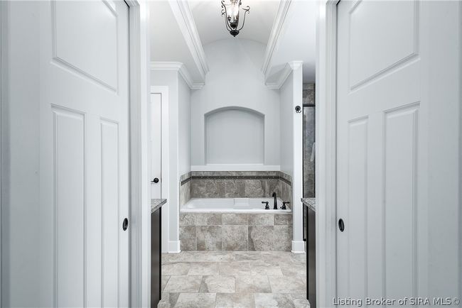 Beautiful entry into owner's bathroom! | Image 18