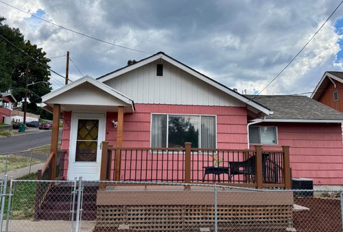 633 Upham St, Klamath Falls, OR, 97601-6556 | Card Image