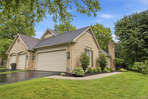12-4782 Pine Eagles Dr, Brighton, MI, 48116-9759 | Card Image