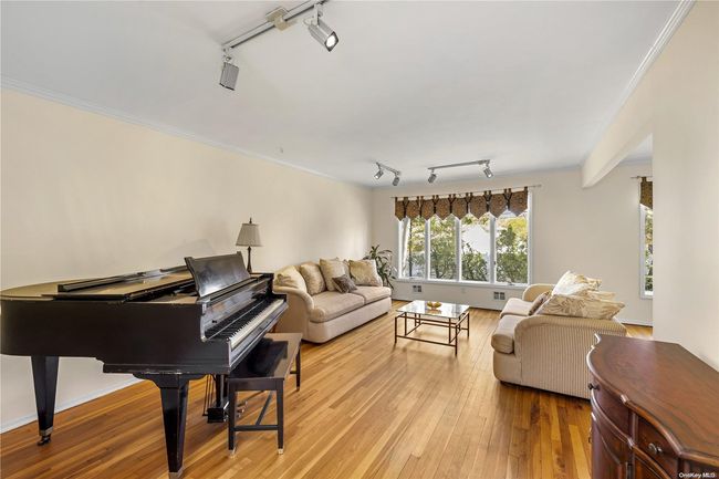6 Melrose Ct, House other with 3 bedrooms, 2 bathrooms and null parking in Commack NY | Image 8