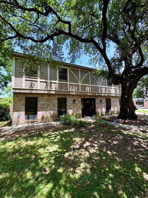 8230 Thetford Ln, Houston, TX, 77070-3621 | Card Image
