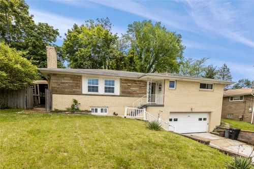 1105 Greentree Rd, Pittsburgh, PA, 15220-3114 | Card Image