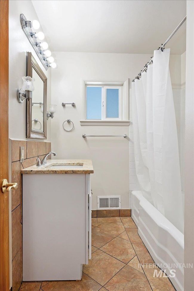 1341 N Fillmore St, House other with 5 bedrooms, 2 bathrooms and 3 parking in Jerome ID | Image 25