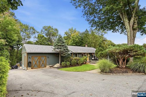 63 Manito Ave, Oakland, NJ, 07436-3707 | Card Image