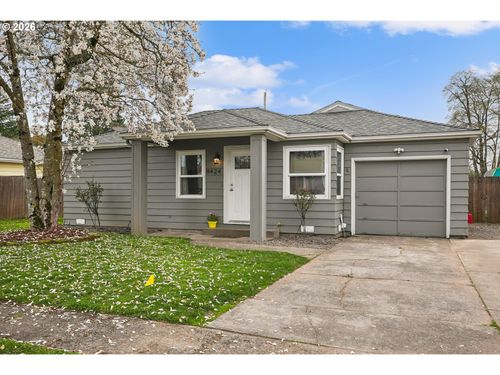 8424 Se Cornwell Ave, Happy Valley, OR, 97086-3467 | Card Image