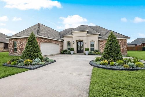 204 Lac Segnette Dr, Luling, LA, 70070-4287 | Card Image