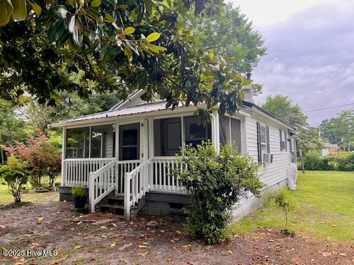 302 W James St, La Grange, NC, 28551-1629 | Card Image