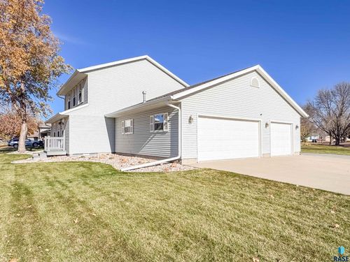 900 S Parkview Blvd Boulevard, Brandon, SD, 57005 | Card Image