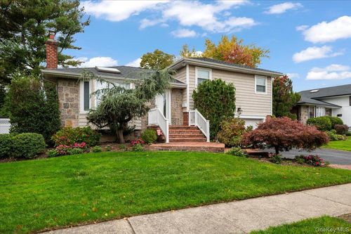 45 Winthrop Rd, Plainview, NY, 11803-1131 | Card Image