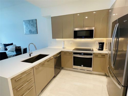 apt-605-2000 Metropica Way, Sunrise, FL, 33323-3218 | Card Image
