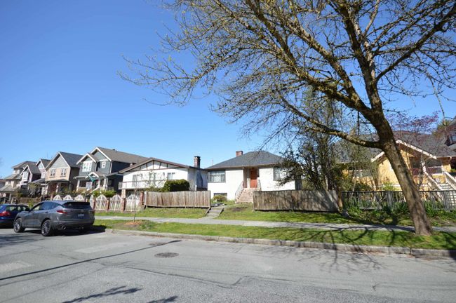 1585 E 13 Th Avenue, House other with 3 bedrooms, 2 bathrooms and 3 parking in Vancouver BC | Image 5
