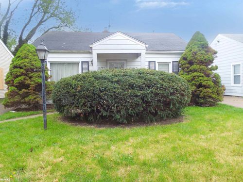 18744 Roscommon St, Harper Woods, MI, 48225-2112 | Card Image