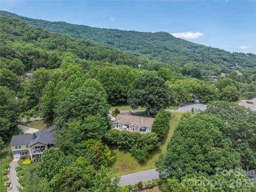 94 Oakcrest Ln, Waynesville, NC, 28786-9166 | Card Image