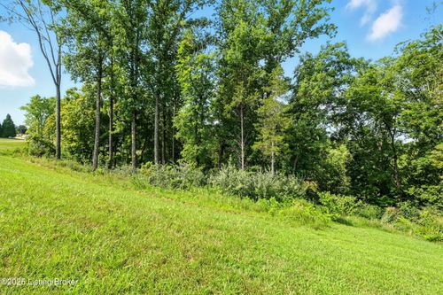 5504 Farmhouse Dr, Crestwood, KY, 40014-7622 | Card Image