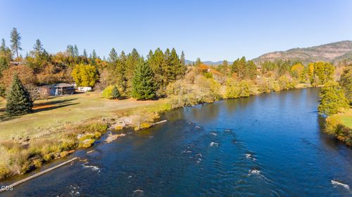 7266 Rogue River Dr, Shady Cove, OR, 97539-9409 | Card Image
