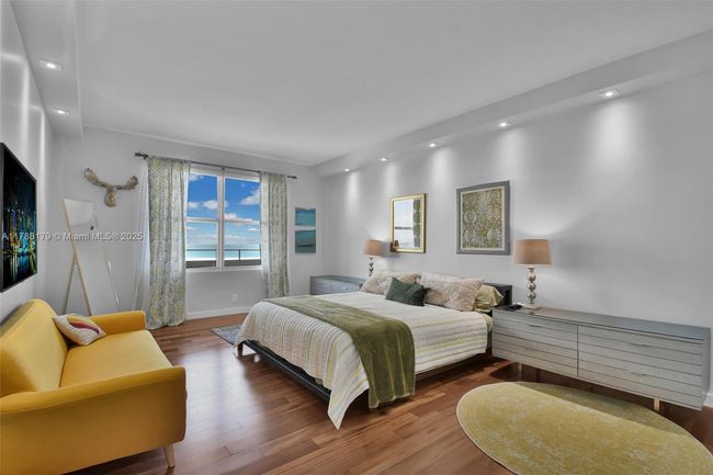 PHH - 9225 Collins Ave, Condo with 3 bedrooms, 3 bathrooms and null parking in Surfside FL | Image 22