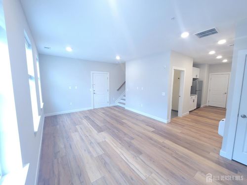 520 Lasko Ln, Parlin, NJ, 08859-2342 | Card Image
