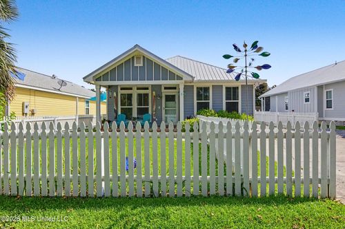 427 Saint George St, Bay Saint Louis, MS, 39520-3509 | Card Image